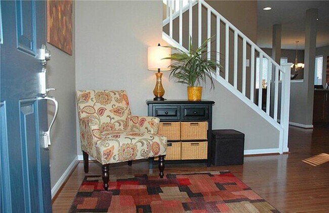Building Photo - Exquisitely Beautiful Home with 3 bed and 2.5 Bath