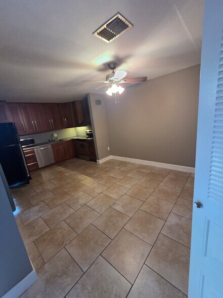 Building Photo - 5217 Cedarbend Dr