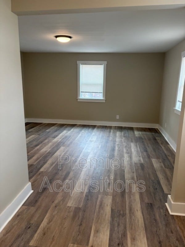 Building Photo - 404 E 8th St