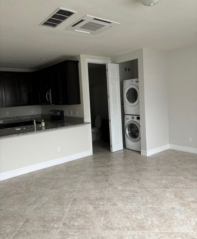 Building Photo - 3353 E Mallory Blvd