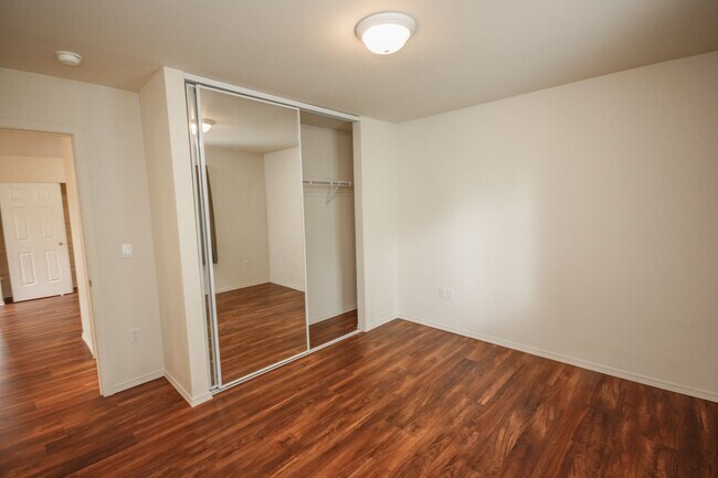 Building Photo - Lovely 3 Bedroom Auburn Condo