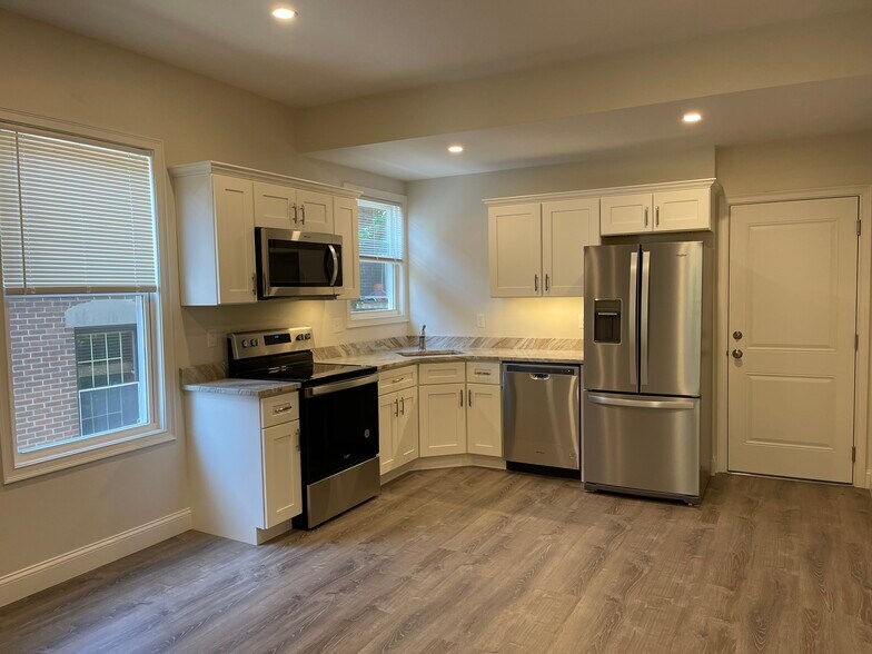 Building Photo - 120 Pitman St