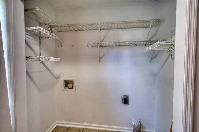 Building Photo - 2475 Nugget Dr SW