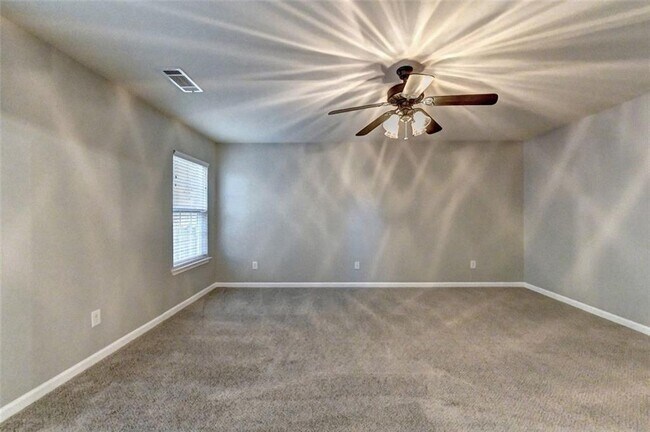 Building Photo - 3070 Centerglen Ln