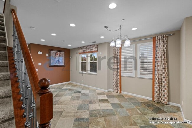 Building Photo - 137 Burbank St