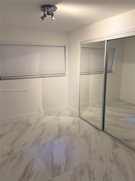 Building Photo - 4337 SW 49th St