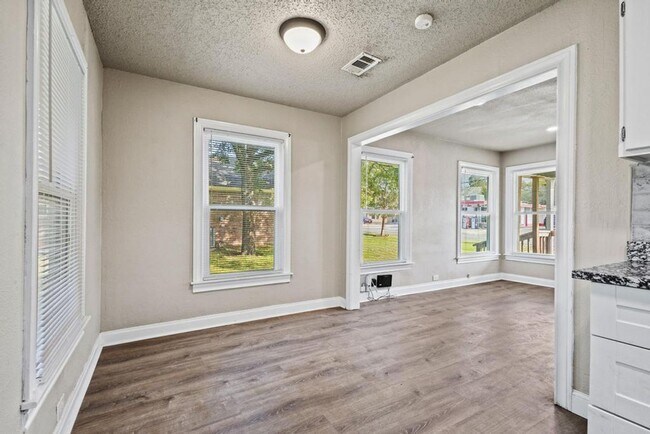 Building Photo - 1708 N Woods St