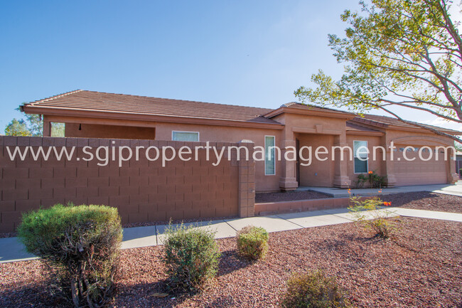 Building Photo - 4 Bedroom SE Phoenix home.