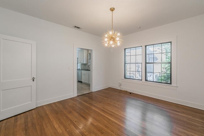 Building Photo - CHARMING and UPDATED 3/2 in The Cultural District