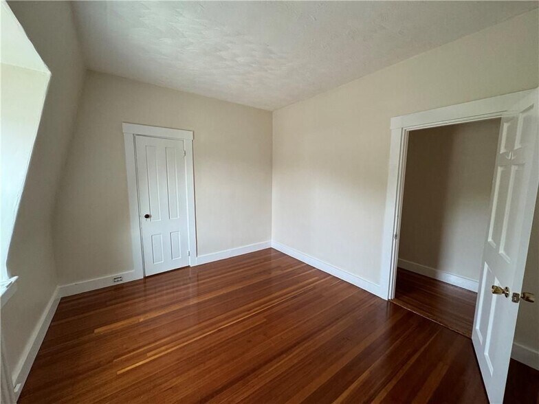 Building Photo - 26 Ayrault St