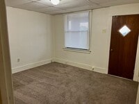 Building Photo - 118 Kirk Ave