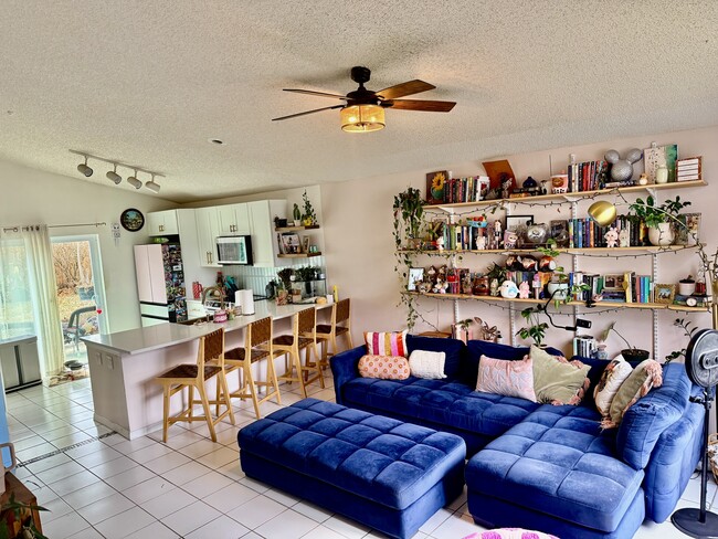 Building Photo - 12811 Shotgate Ct