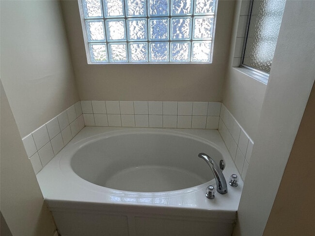 Building Photo - 1506 Fenton Dr