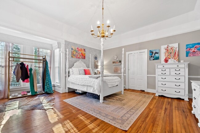 Building Photo - 203 Elm St