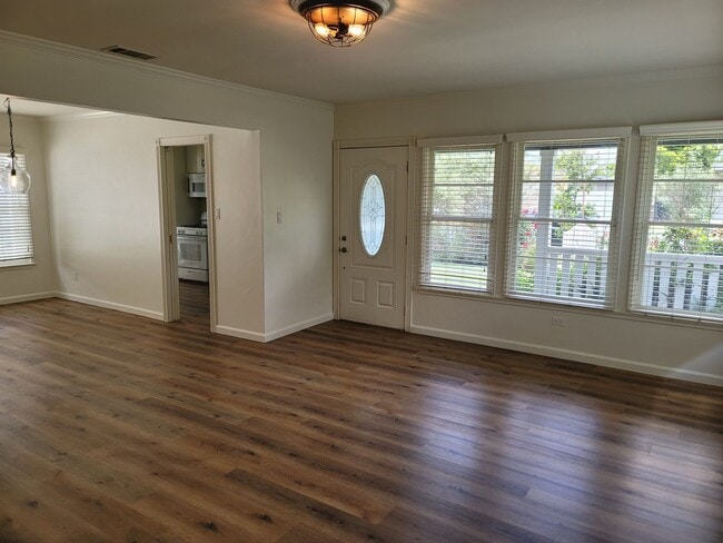 Building Photo - 422 N Shaffer St