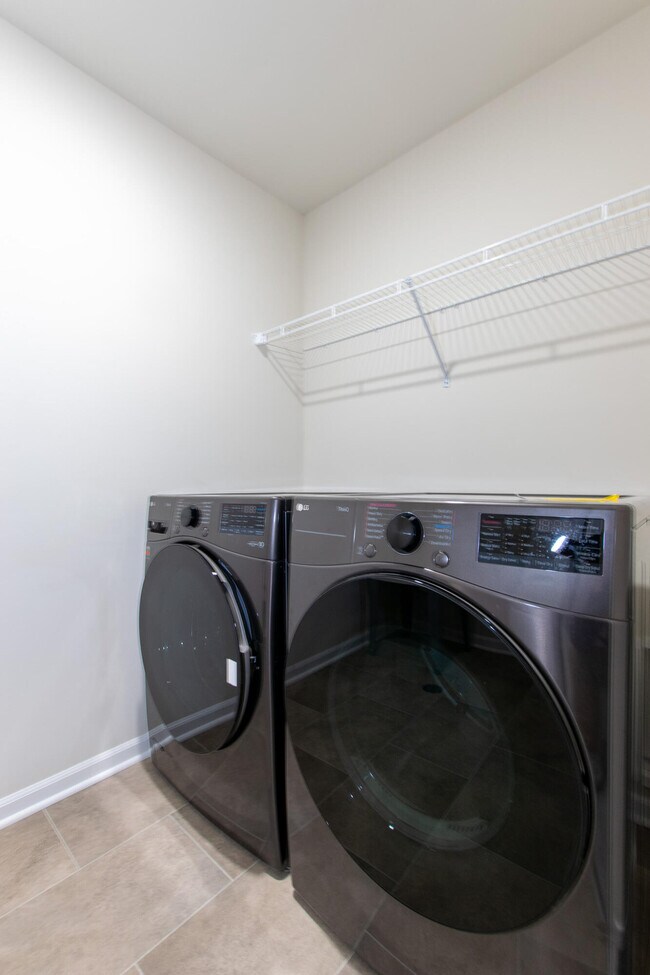 Building Photo - 717 Risdon Trail S