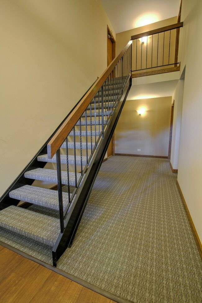 Building Photo - 741 Acorn Ct