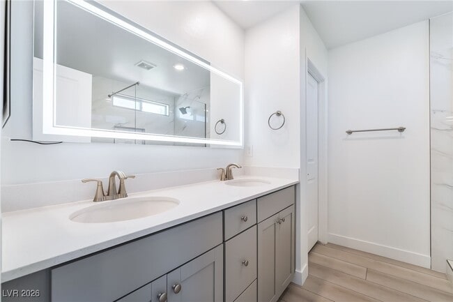 Building Photo - 10784 Glowing Dawn Ave