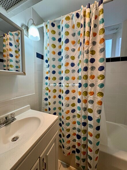 Building Photo - 154 Magazine St