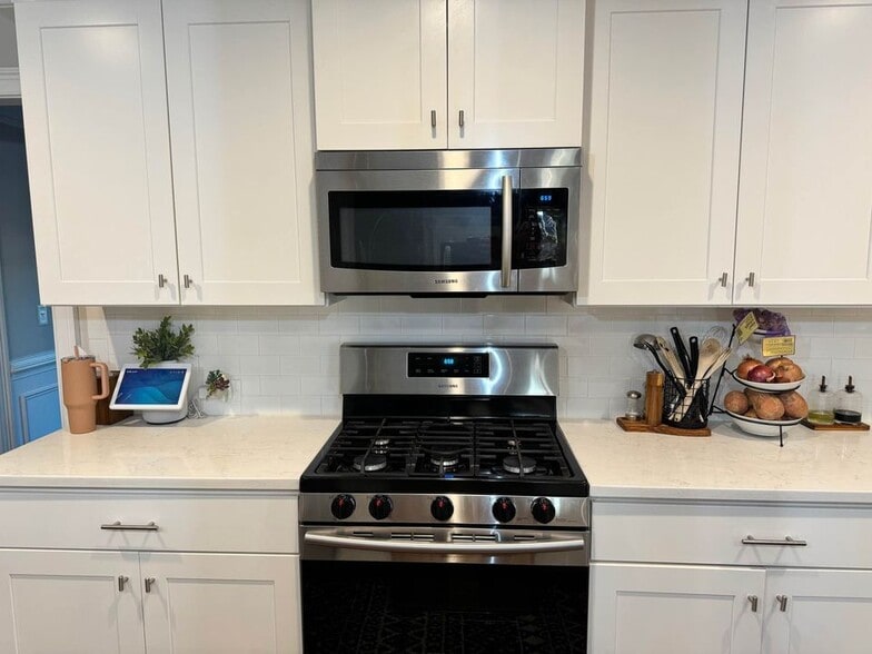 Building Photo - 120 Herman Dr