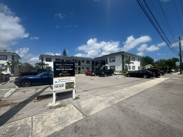 Building Photo - Davie Commons Apts LLC