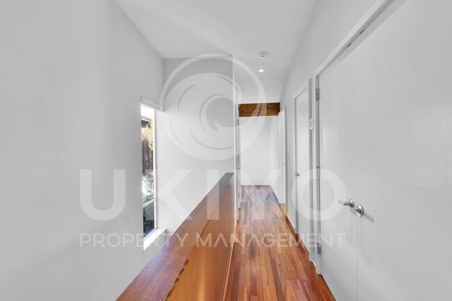 Building Photo - 6100 Adeline St