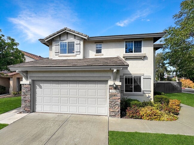 Primary Photo - Beautiful 4B/3BA house w/ large backyard i...