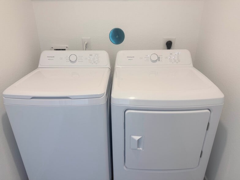 Building Photo - 21602 Cottonwood Meadows Trl