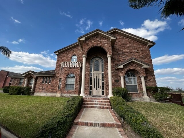 Front Street View - 201 San Saba St