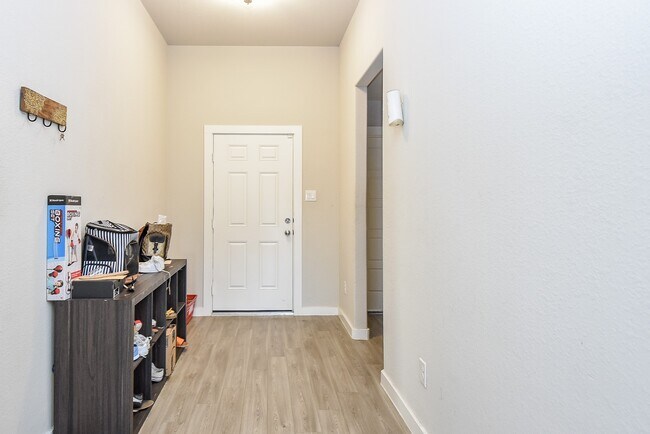 Building Photo - 2615 Westward Hl Dr