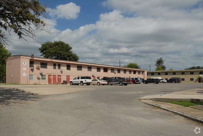 Primary Photo - Manchester Square Apartments