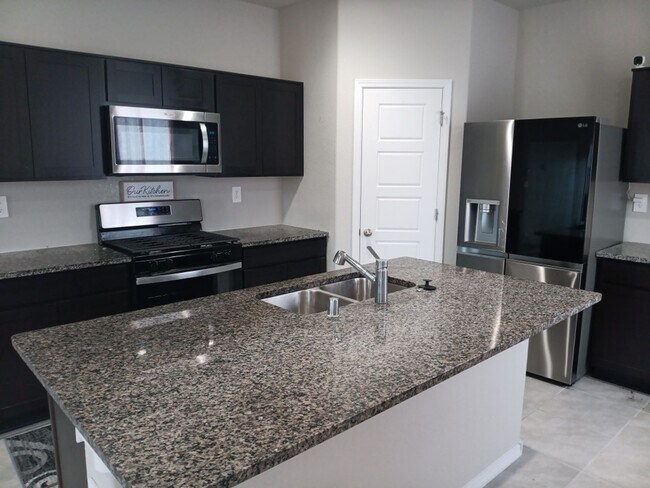 Building Photo - 3 Bedroom, 2 Bathroom Home! Schedule a Sho...