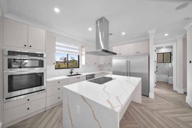Building Photo - 1142 NE 37th St