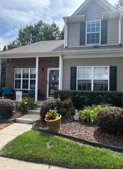 Corner unit, all new AC, water heater, and appliances - 34 Tannenbaum Cir