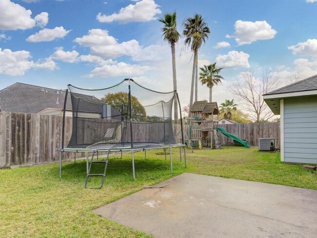 Building Photo - 10941 W Dogwood Dr