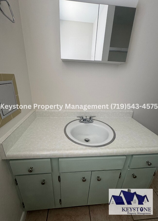 Building Photo - Nicely Updated! Northside Duplex 2 Bedroom...