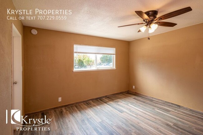 Building Photo - Fantastic Move-in special! See details bel...