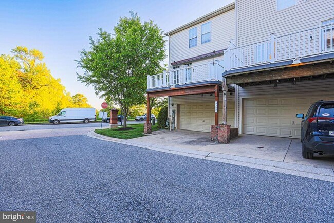 Building Photo - 9300 Summit View Way