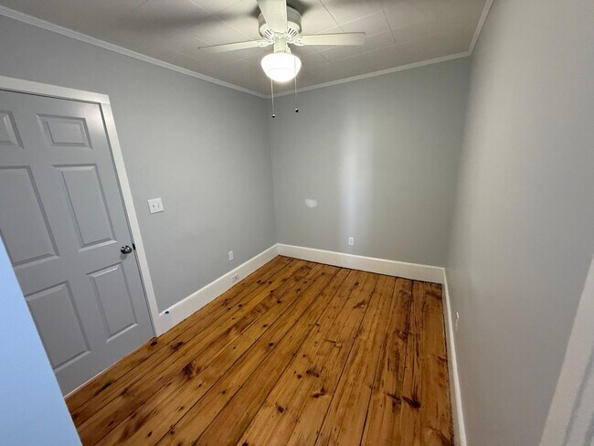 Building Photo - 319 Cedar St