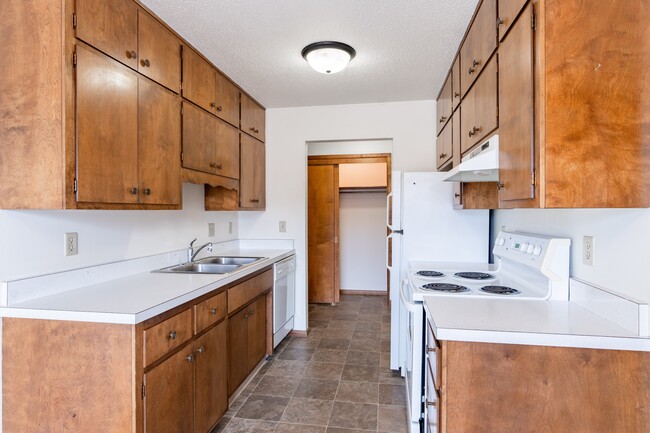 Fargo, ND Carr Apartments | 11A | Kitchen - Carr