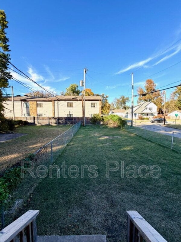 Building Photo - 957 E 37th Pl