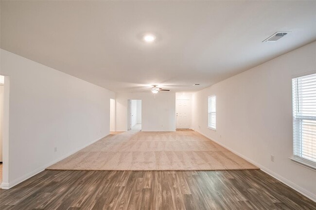 Building Photo - 609 Riverdale Dr