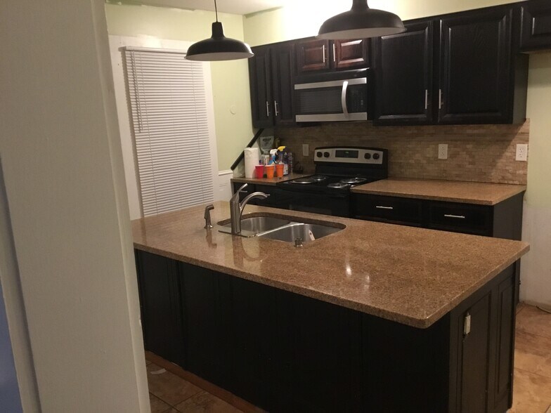 Primary Photo - 87 Penn St