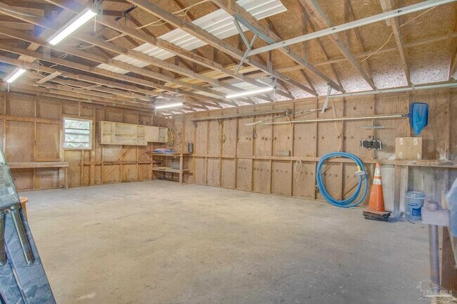 Building Photo - 195 Navarro Rd