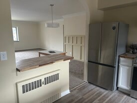 Building Photo - 2411 East Ave