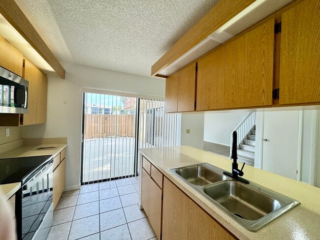 Building Photo - 563 Green Springs Pl