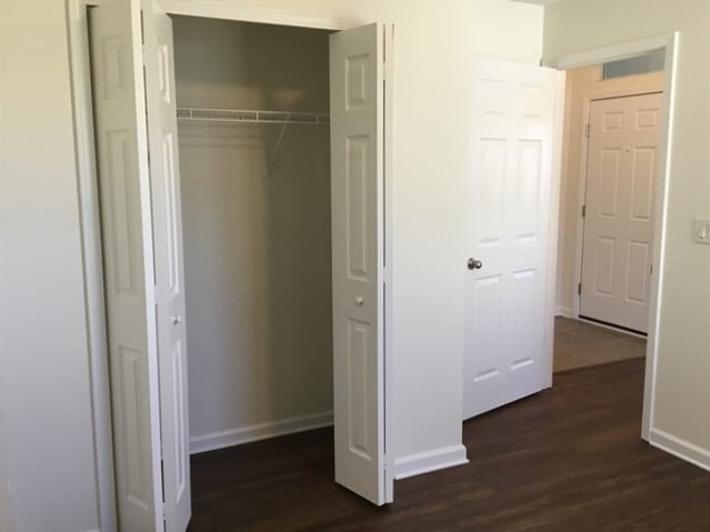 Building Photo - 351 N Twin Maple Rd