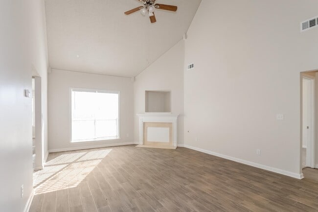 Building Photo - 7317 Pinnacle Farms Dr