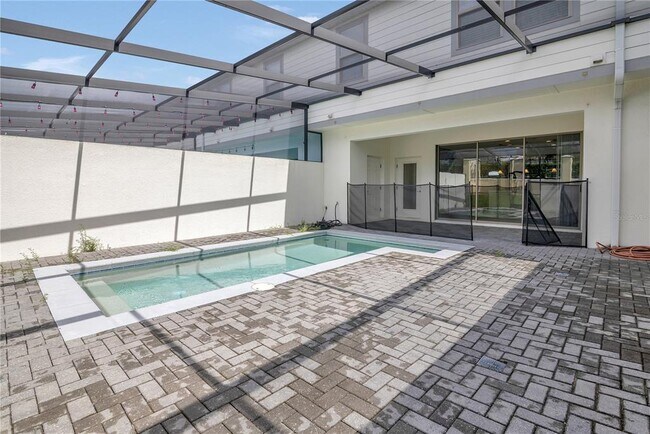 Building Photo - 2406 Dubai St