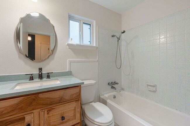 Building Photo - Beautiful 3 bedroom, 2 bathroom home in South Austin!!!